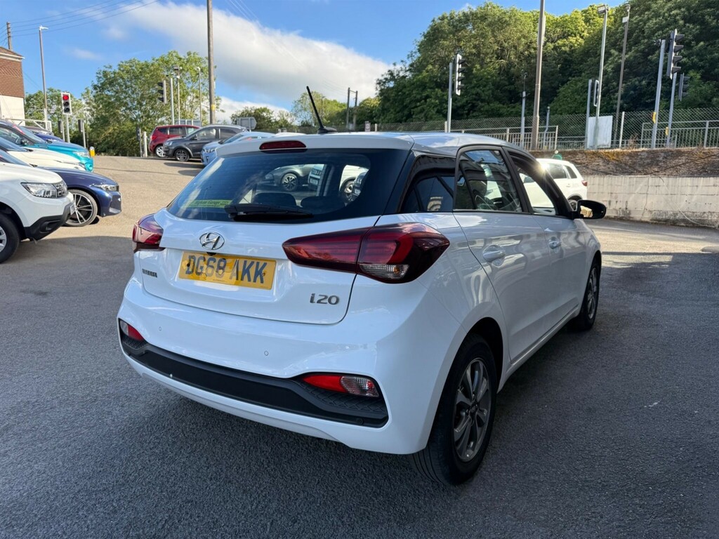 Hyundai I20 1.2 Se Launch Edition Euro 6 Ss DG68AKK White #4