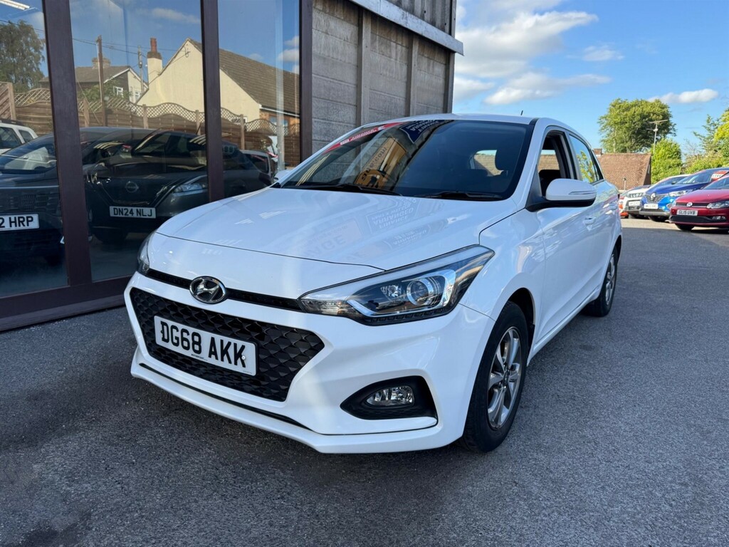 Hyundai I20 1.2 Se Launch Edition Euro 6 Ss DG68AKK White
