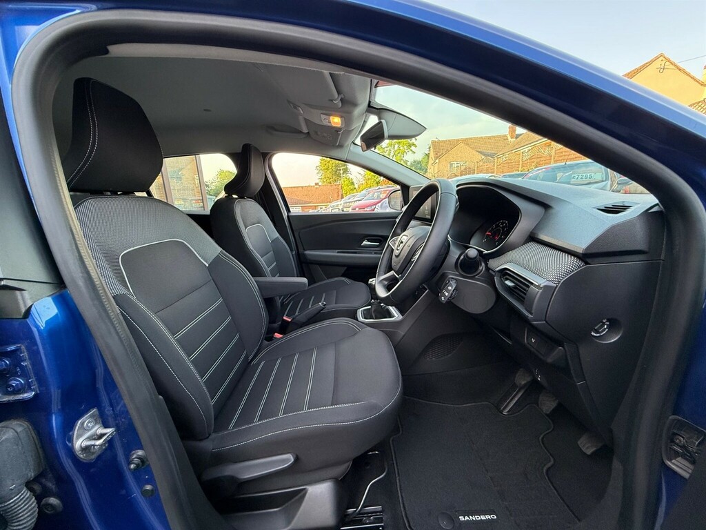 Dacia Sandero Hatchback White #8