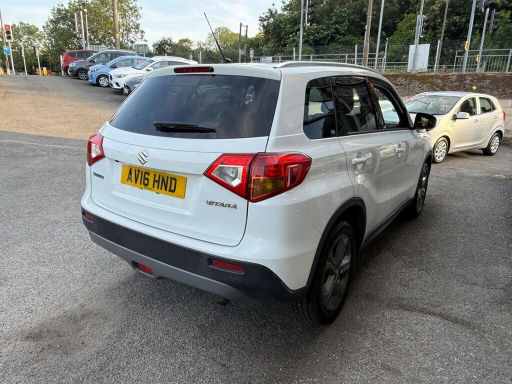 Suzuki Vitara Suv White #4