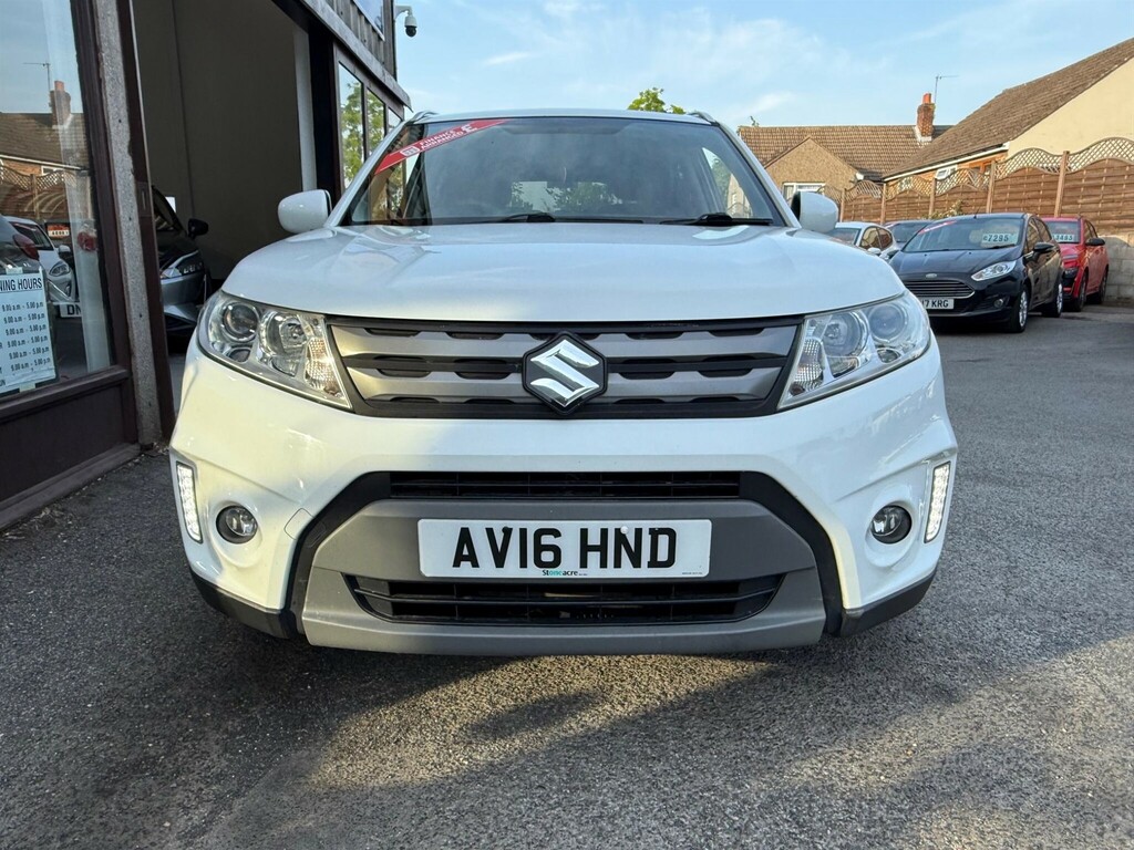 Suzuki Vitara Suv White #2