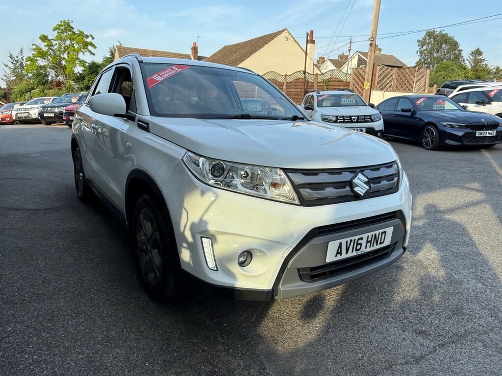 Suzuki Vitara Suv White #3