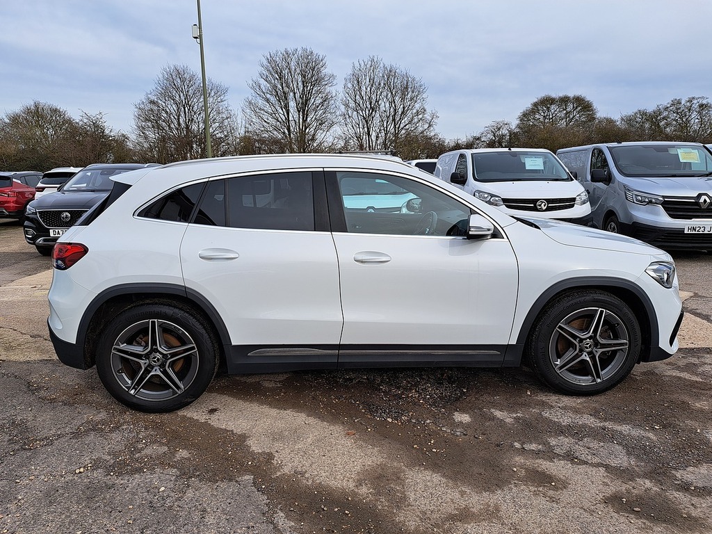 Mercedes-Benz GLA Class Gla200 Amg Line YC22MLJ White #2