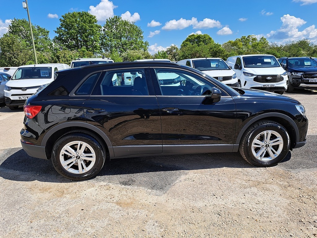 Audi Q3 Tfsie Technik ML72LKP Black #3