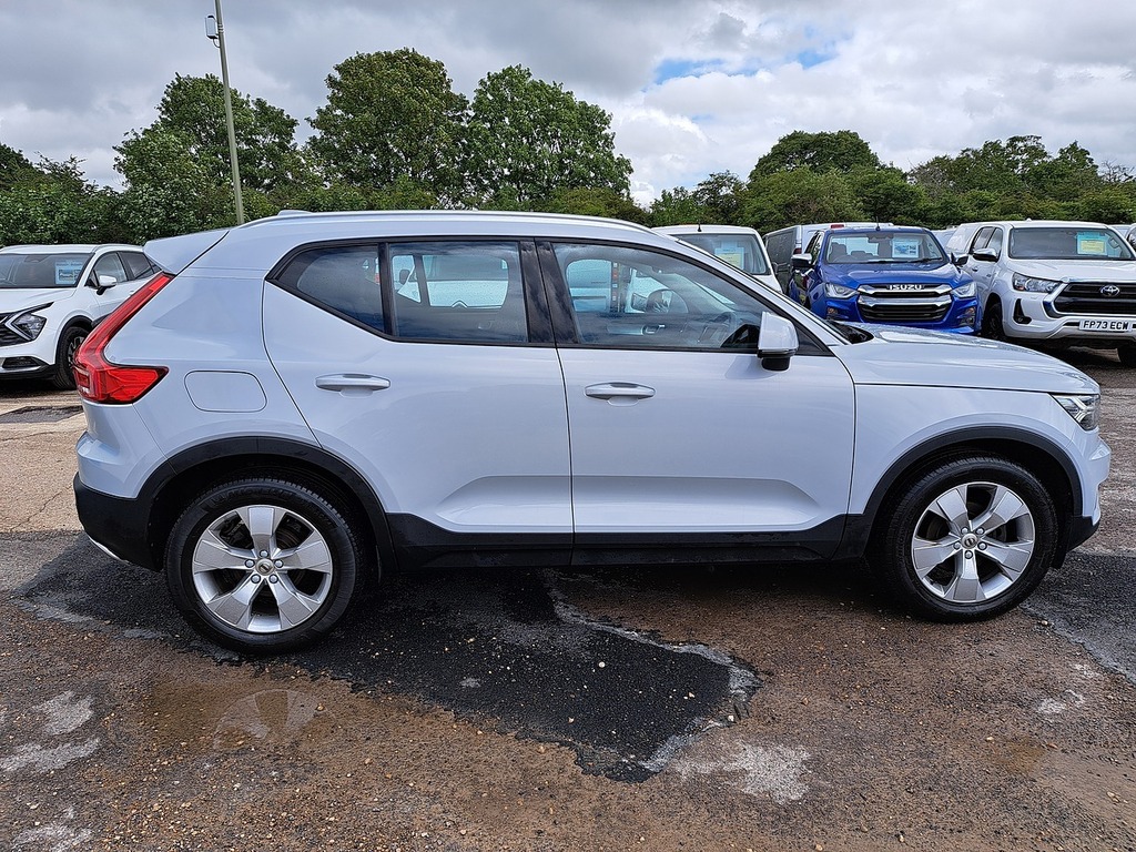 Volvo XC40 T3 Momentum SN22MYJ Silver #3