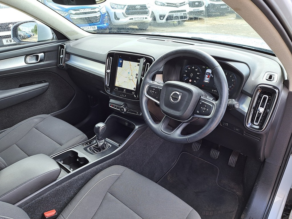 Volvo XC40 T3 Momentum SN22MYJ Silver #2