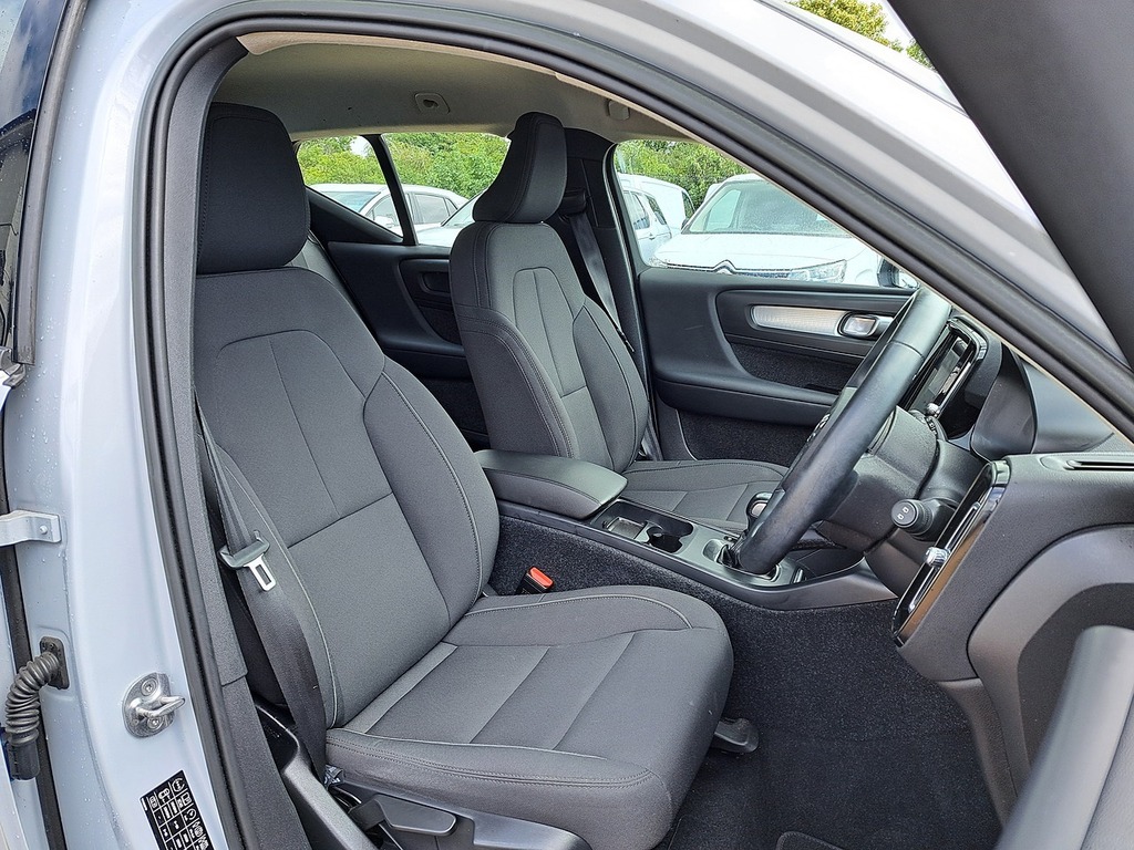 Volvo XC40 T3 Momentum SN22MYJ Silver #6