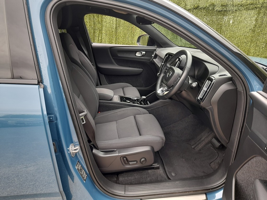 Volvo XC40 Plus BT23VNJ Blue #4