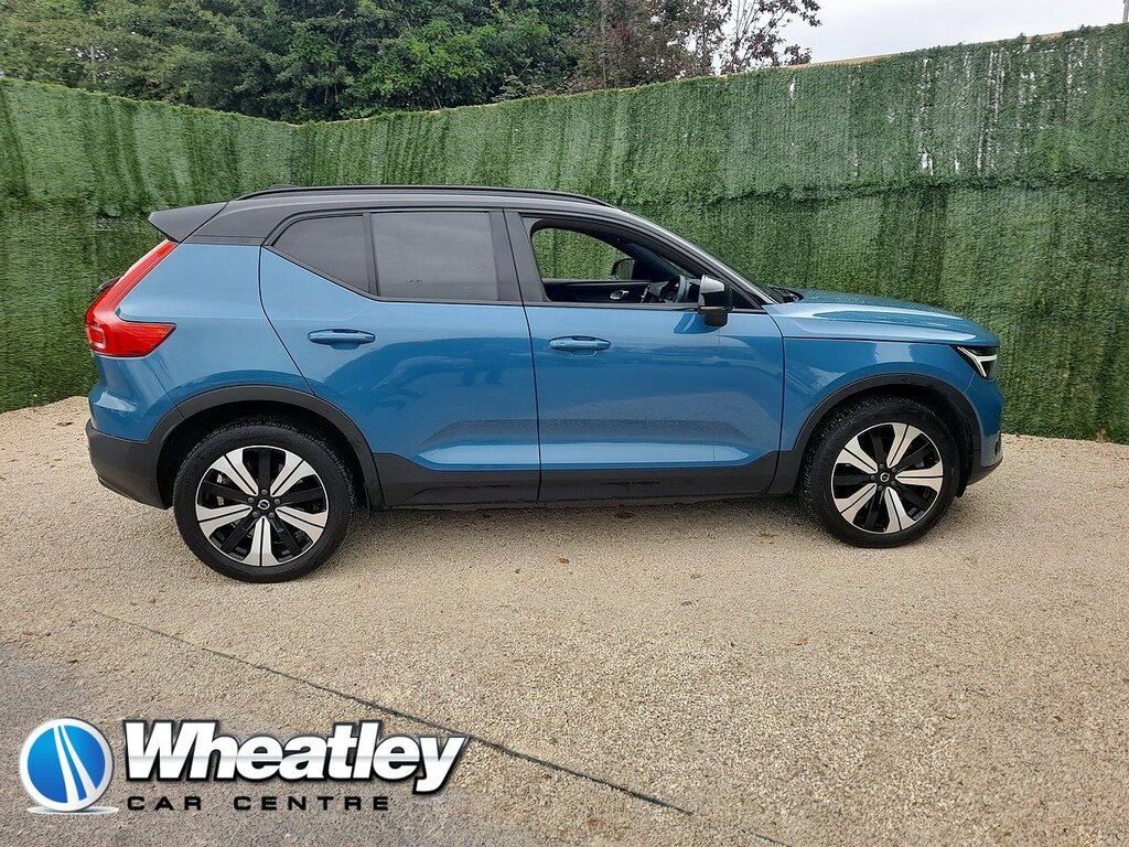 Volvo XC40 Plus Blue