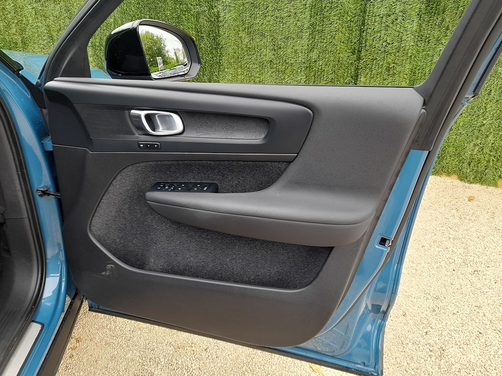 Volvo XC40 Plus BT23VNJ Blue #6