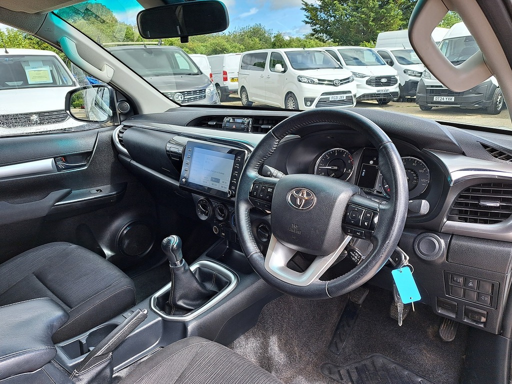 Toyota HILUX D-4d Icon White #2