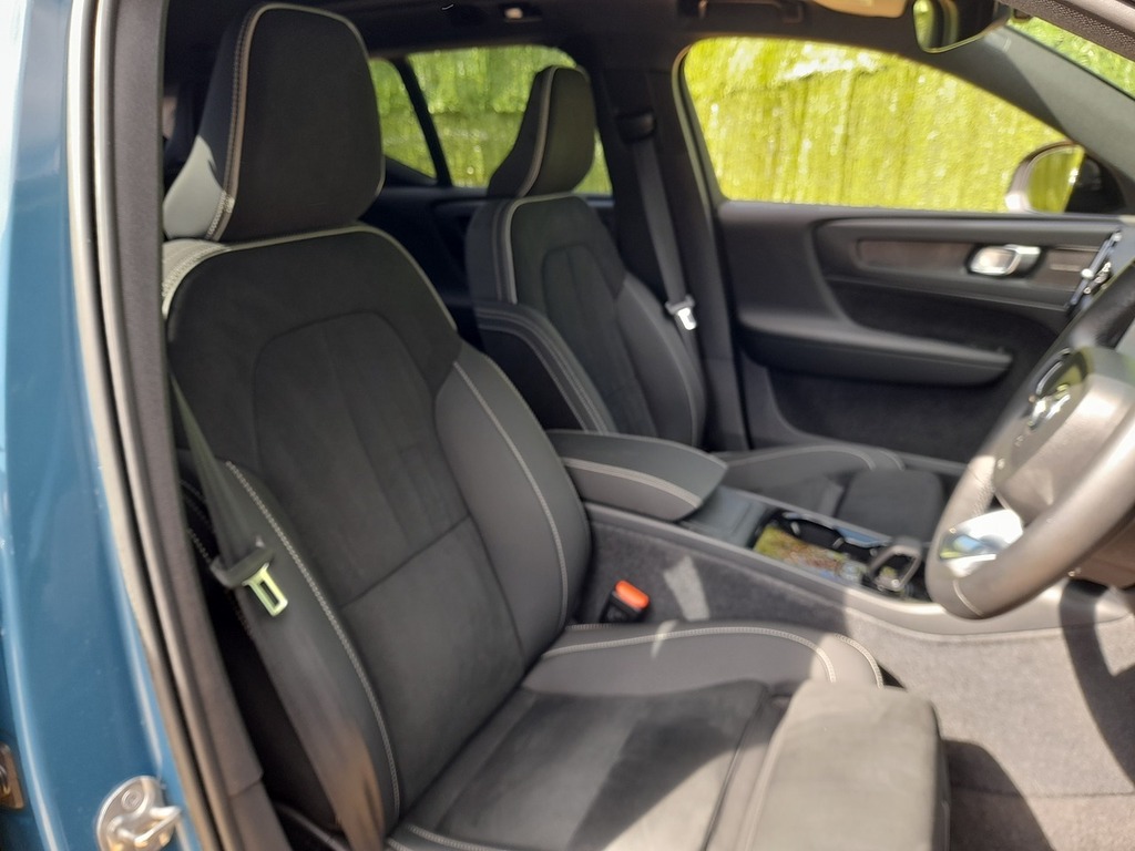 Volvo XC40 B4 Ultimate Dark Grey #9