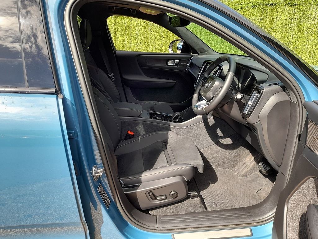 Volvo XC40 B4 Ultimate Dark Grey #8