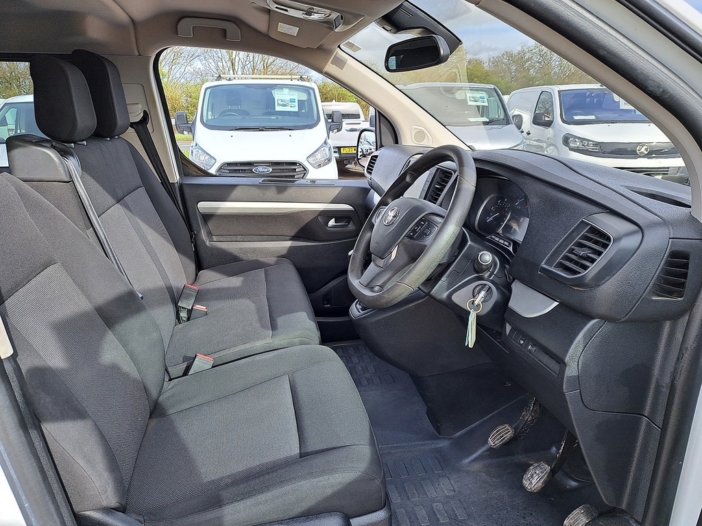 Toyota Proace Verso D-4d L2 Shuttle Black #9