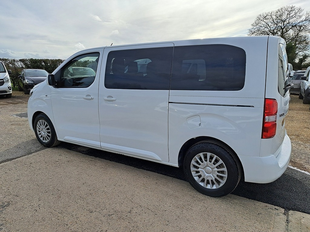 Toyota Proace Verso D-4d L2 Shuttle Black #31