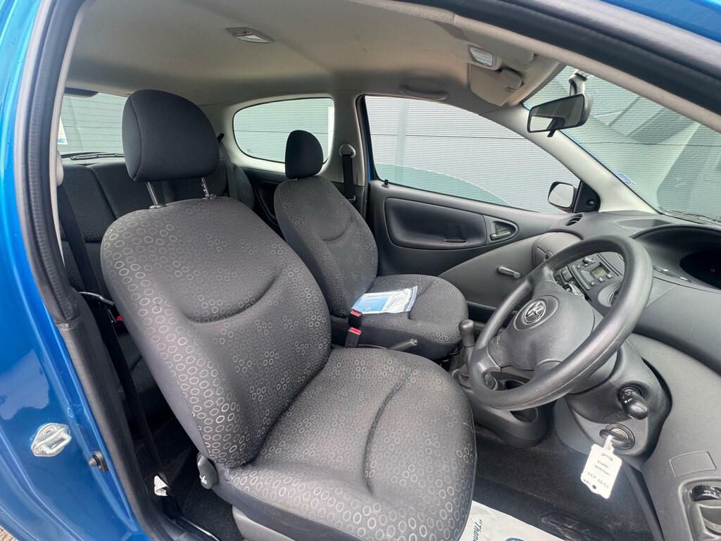 Toyota Yaris Hatchback  #11