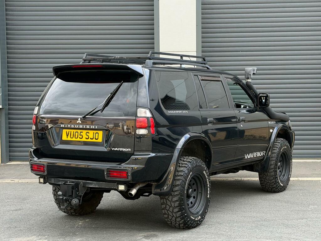 Mitsubishi Shogun Sport Equippe Black #13