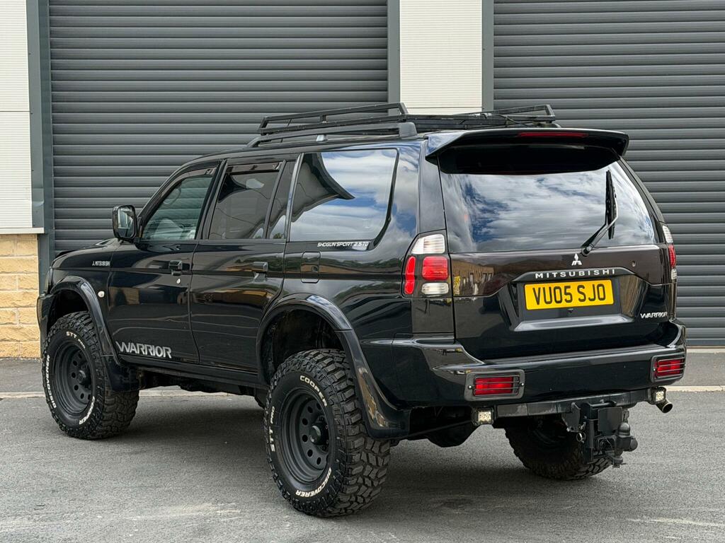 Mitsubishi Shogun Sport Equippe Black #10