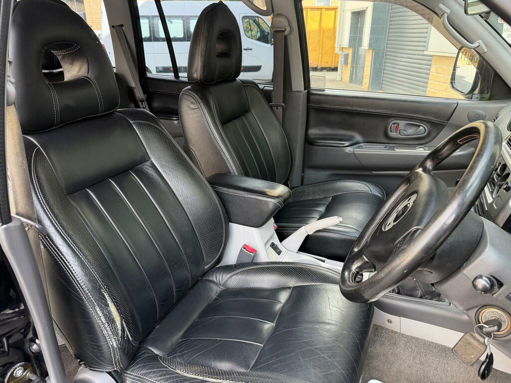 Mitsubishi Shogun Sport Equippe Black #16