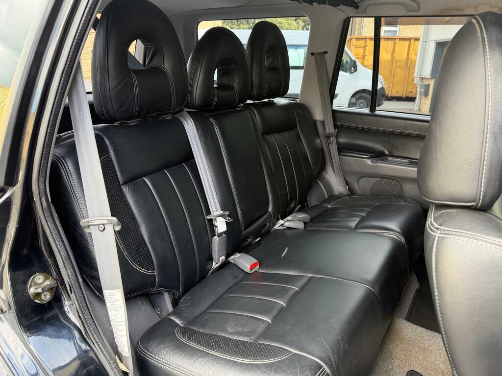 Mitsubishi Shogun Sport Equippe Black #17