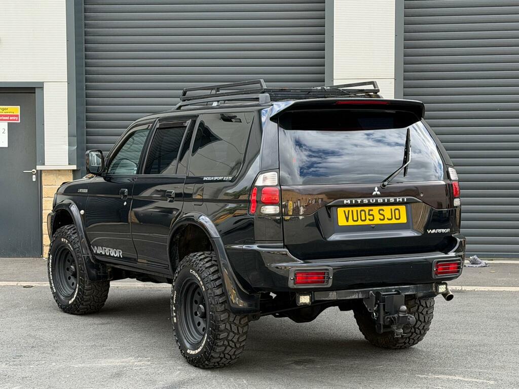 Mitsubishi Shogun Sport Equippe Black #9
