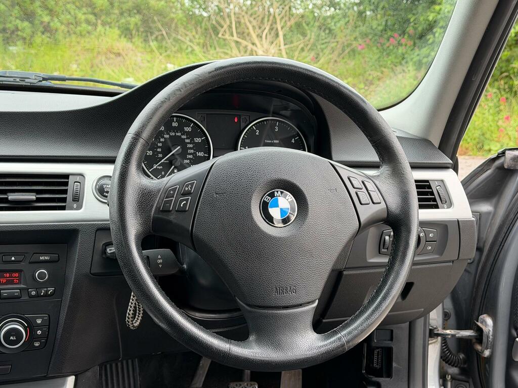 BMW 3 Series 320I Se Highline Black #19