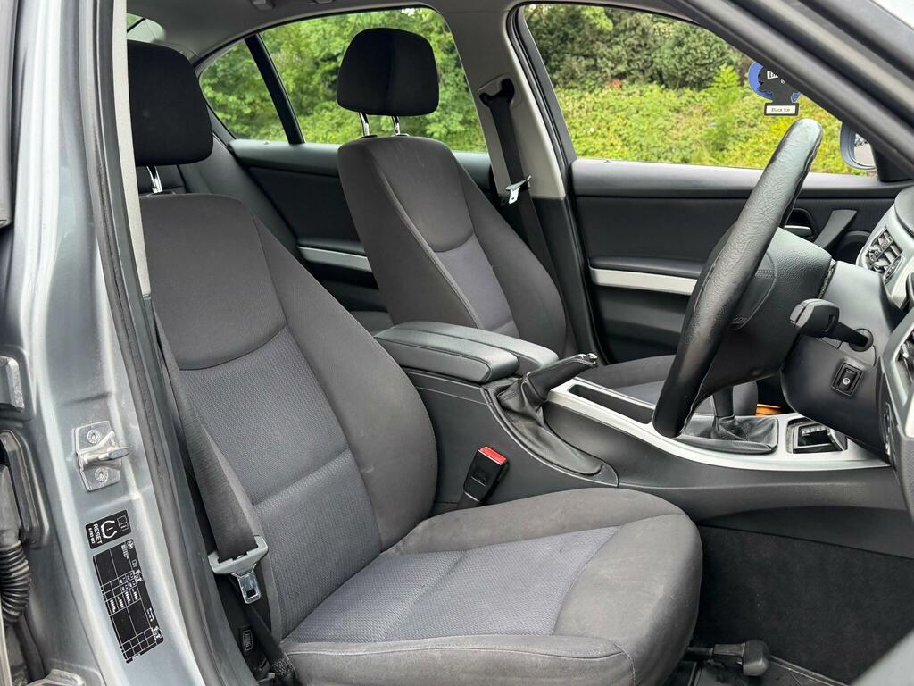BMW 3 Series 320I Se Highline Black #22