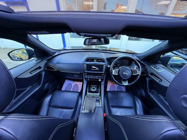 Jaguar F-Pace 2017 3.0 D300 V6 S Black Pack Open Pan Roof Meridi Black #4