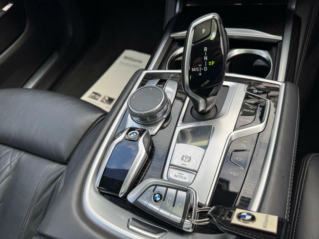 BMW 7 Series 730D M Sport White #8