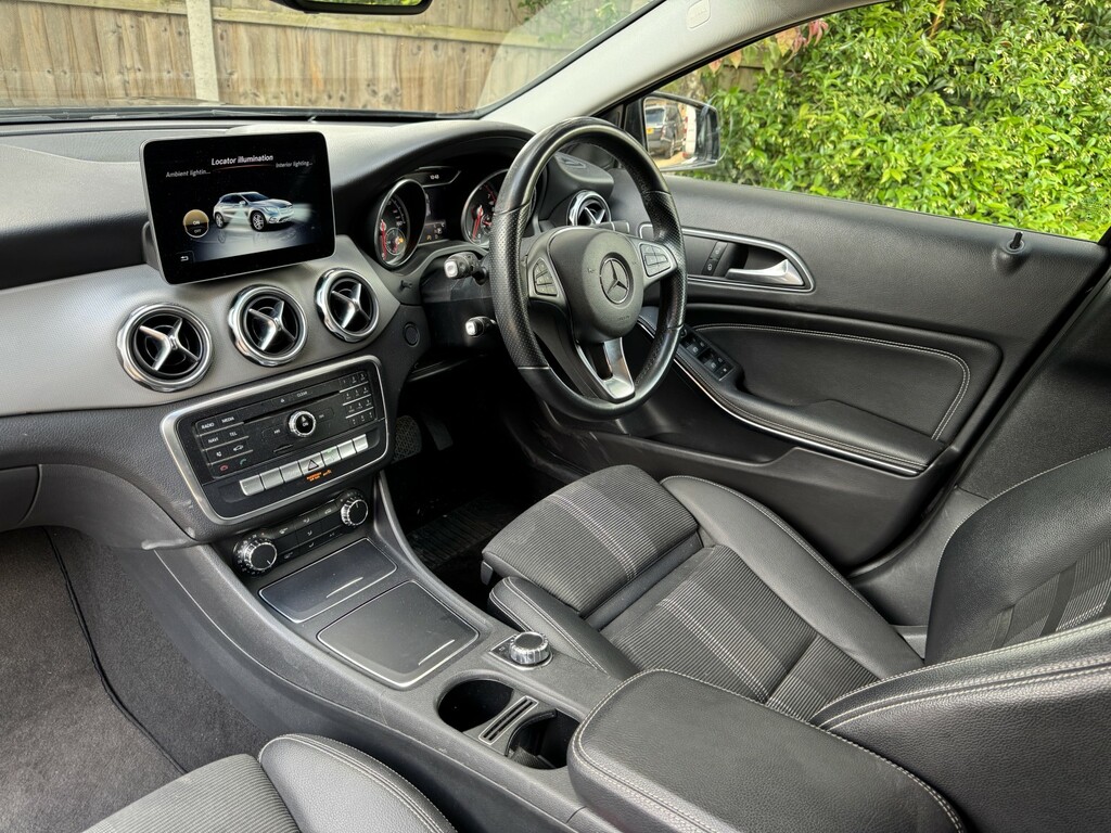Mercedes-Benz GLA Class 1.6 Gla180 Urban Edition Black #2