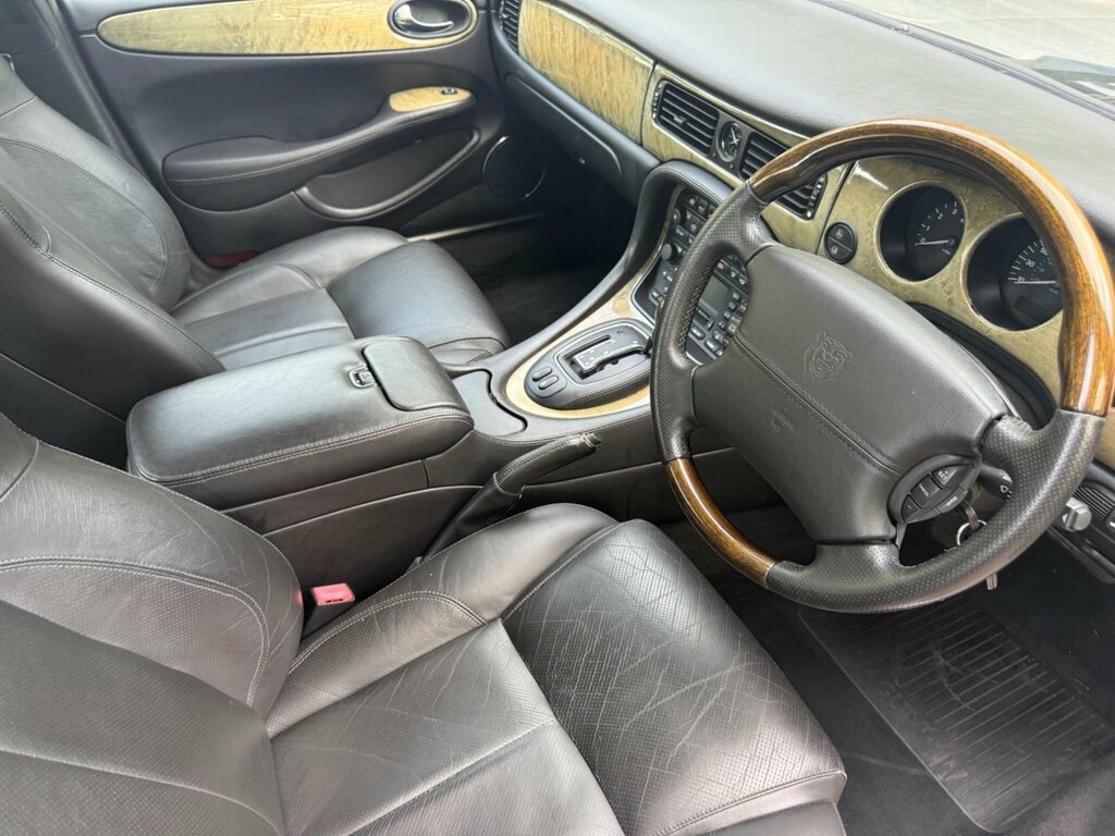 Jaguar XJ 8 Executive Red #42
