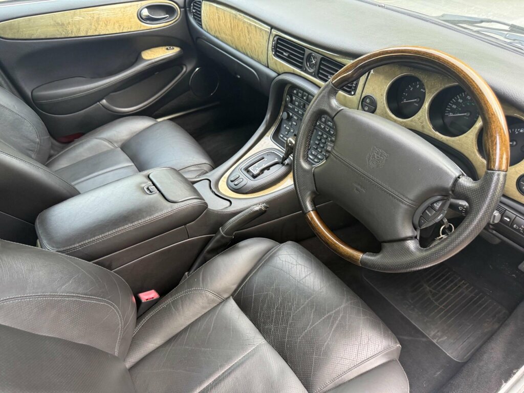 Jaguar XJ 8 Executive Red #41