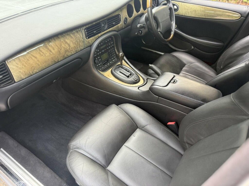 Jaguar XJ 8 Executive Red #69