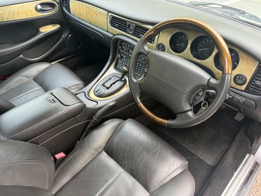 Jaguar XJ 8 Executive Red #2