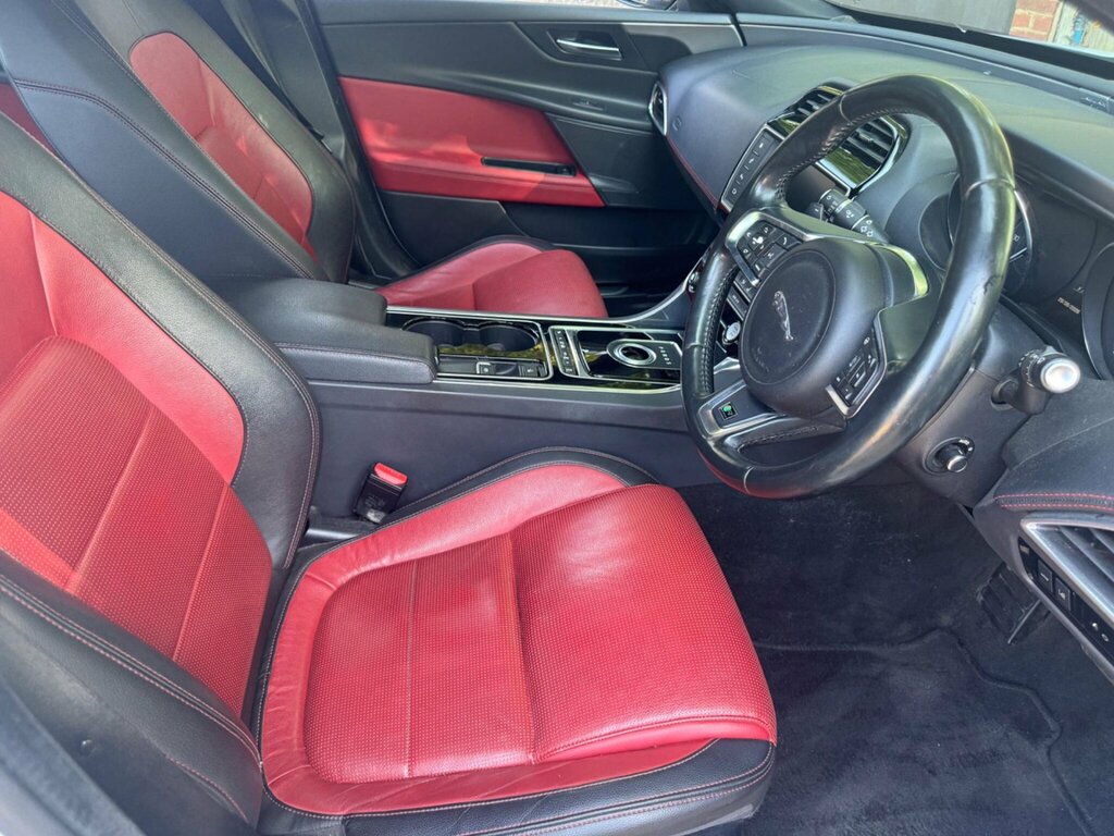 Jaguar XE Prestige Grey #38