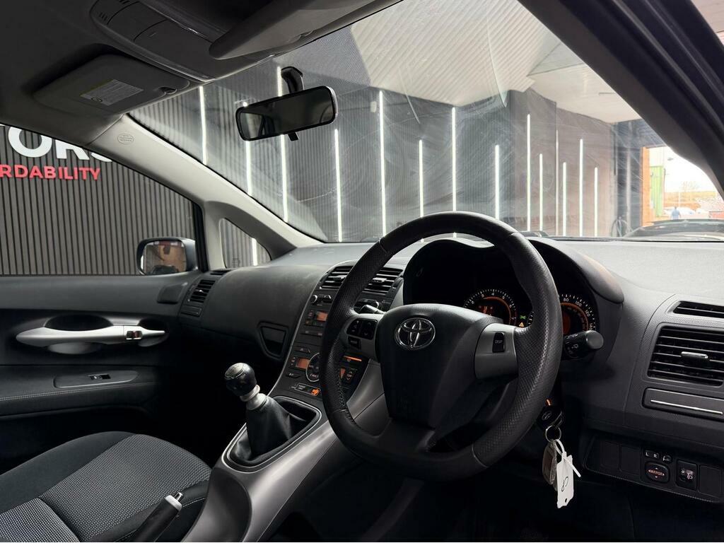Toyota Auris Hatchback 1.6 Tr Multimode 201010 Blue #12