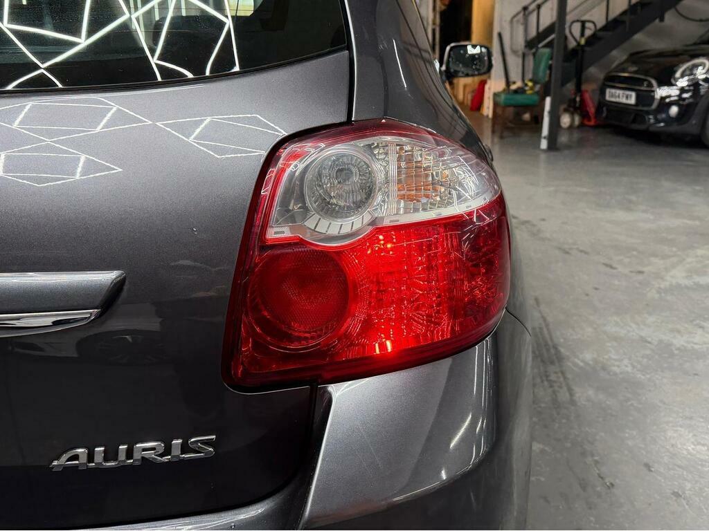 Toyota Auris Hatchback 1.6 Tr Multimode 201010 Blue #24