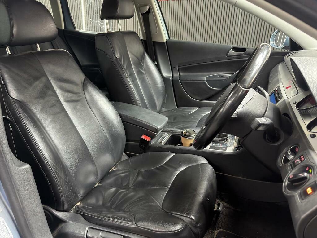 Volkswagen Passat S Black #8