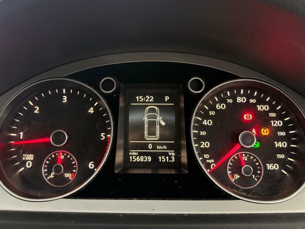 Volkswagen Passat S Black #10