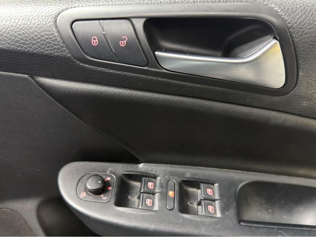 Volkswagen Passat S Black #11