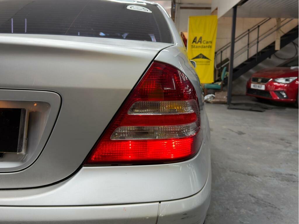 Mercedes-Benz C Class Saloon 1.8 C180 Kompressor Avantgarde Se 2005 Silver #24