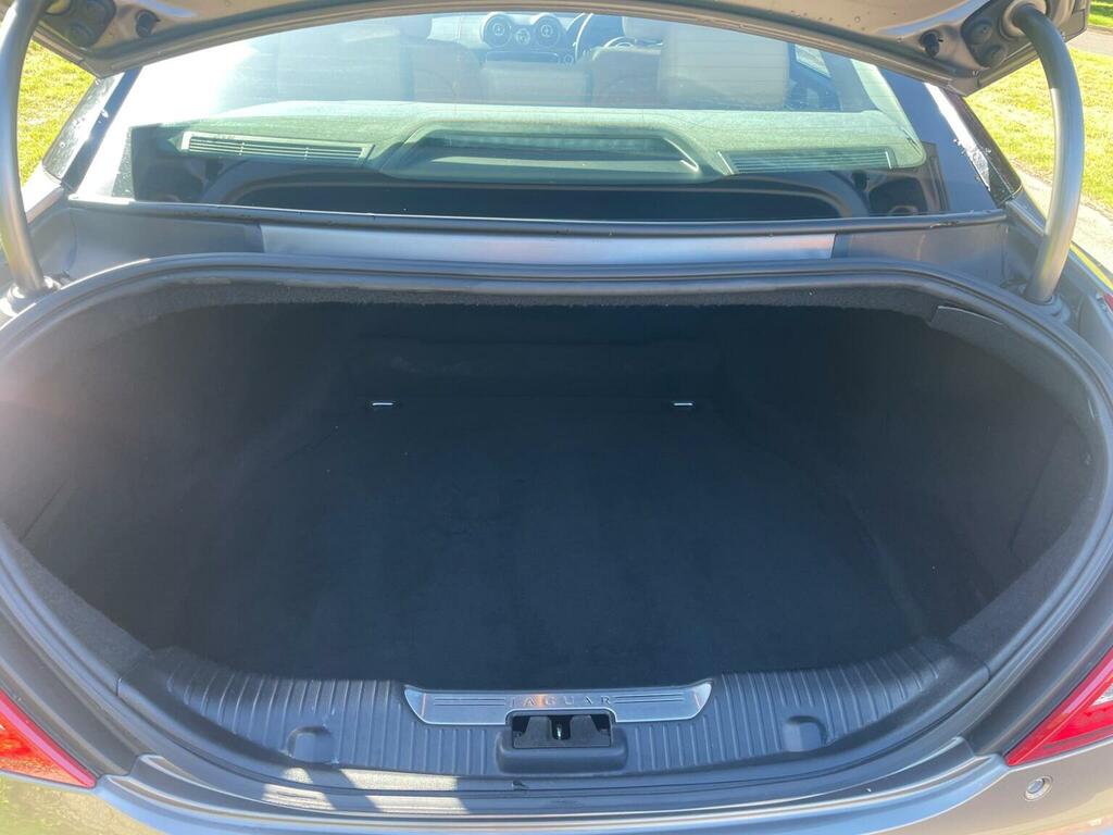 Jaguar XJ Luxury Red #9
