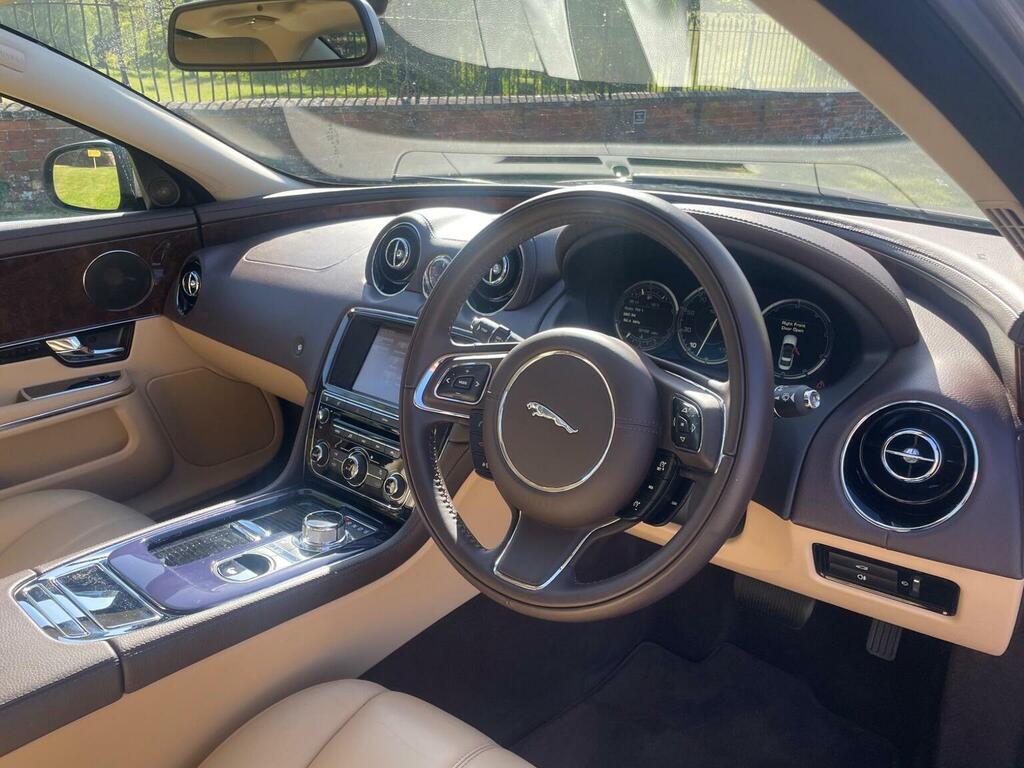 Jaguar XJ Luxury Red #10