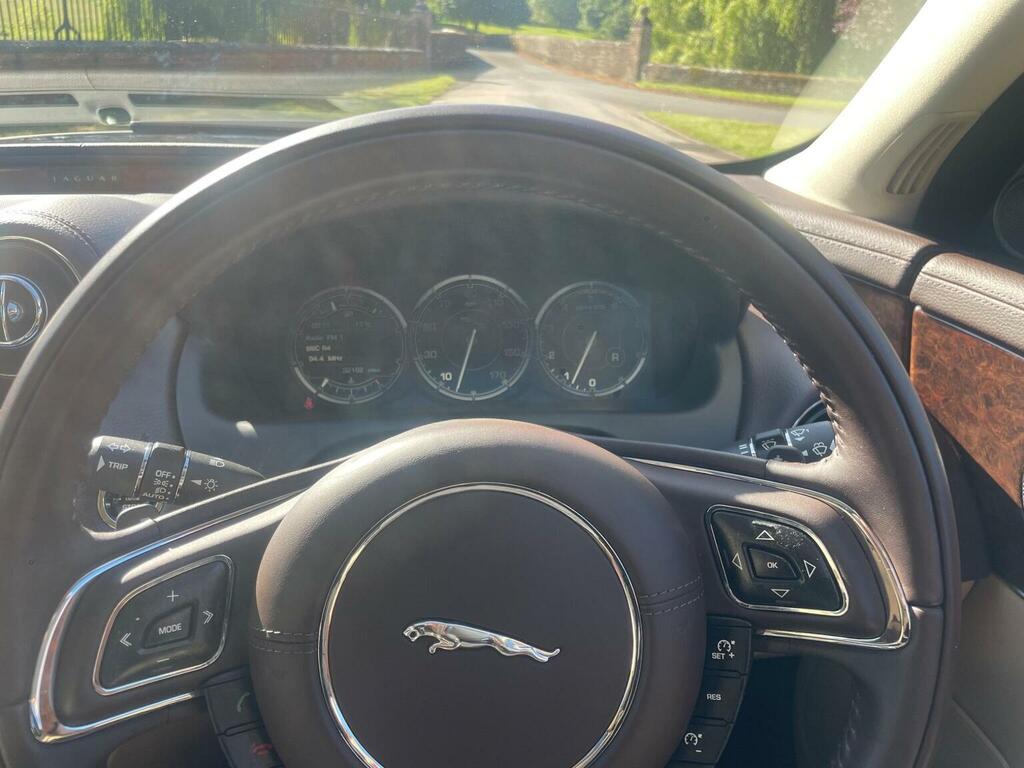 Jaguar XJ Luxury Red #14