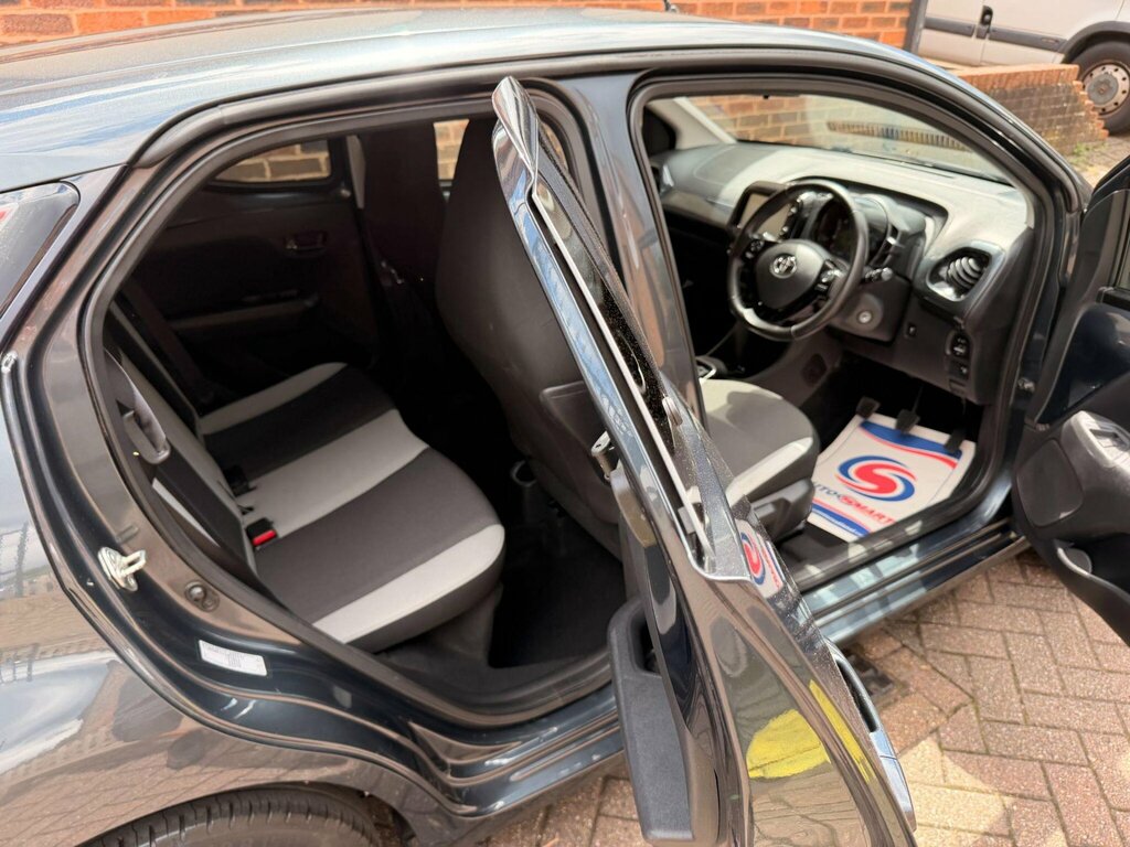 Toyota Aygo Hatchback White #13