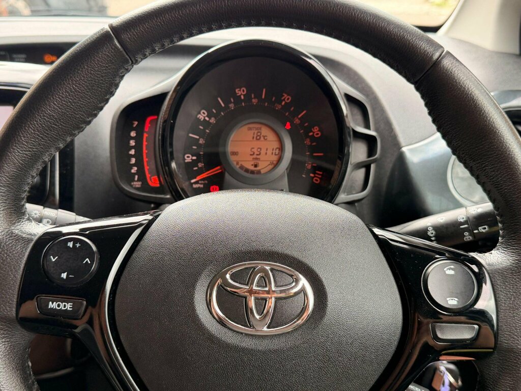 Toyota Aygo Hatchback White #47