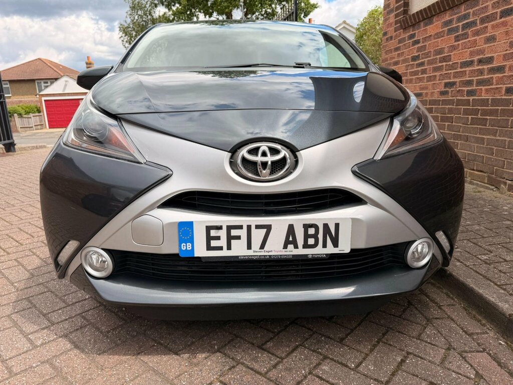 Toyota Aygo Hatchback White #29