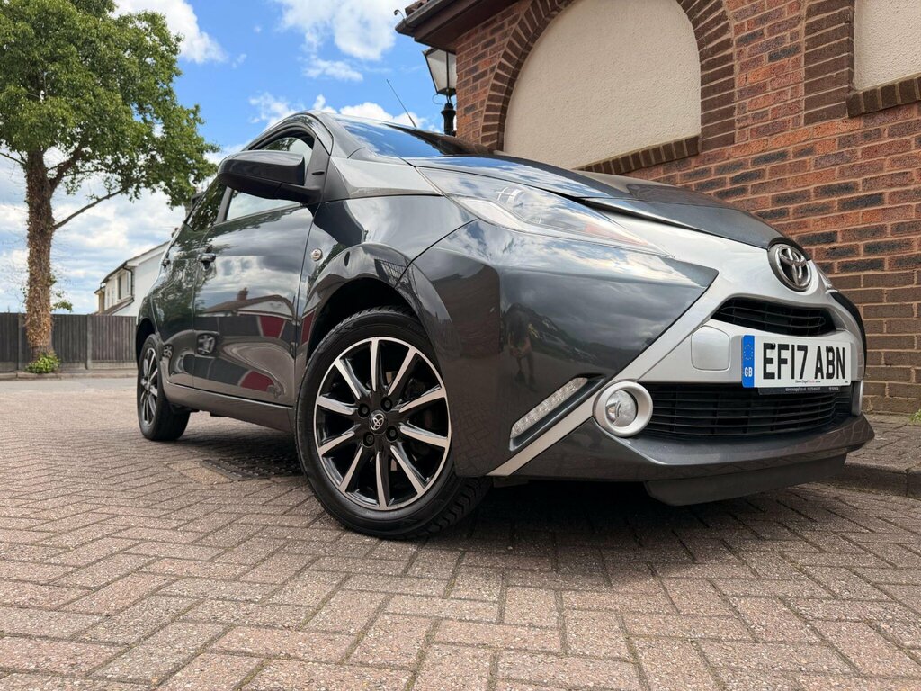 Toyota Aygo Hatchback White #30