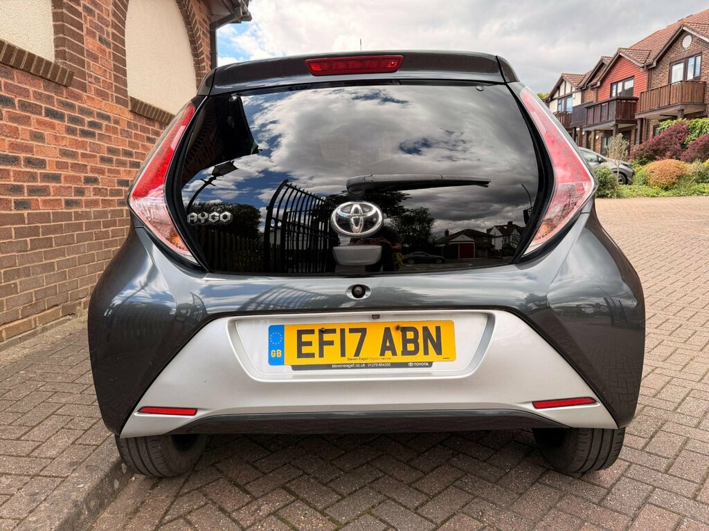 Toyota Aygo Hatchback White #33
