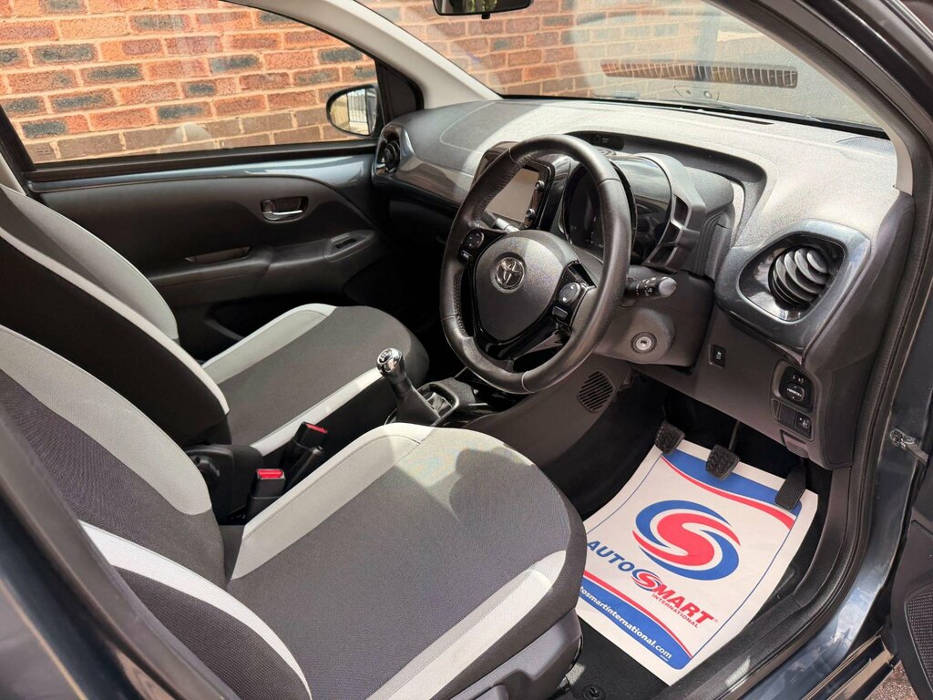 Toyota Aygo Hatchback White #8